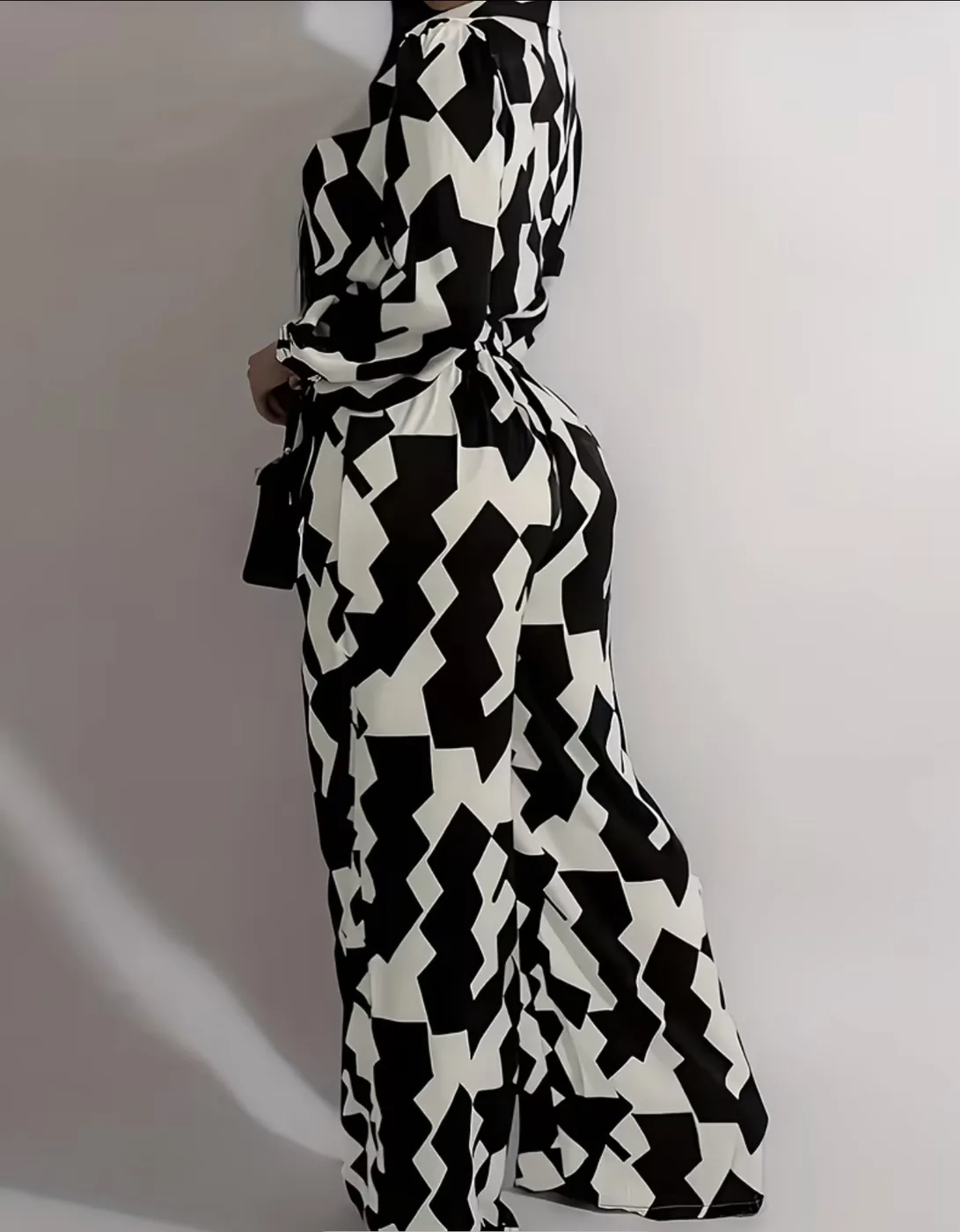 Combinaison élégante et tendance pour femme, pour le printemps et l'automne