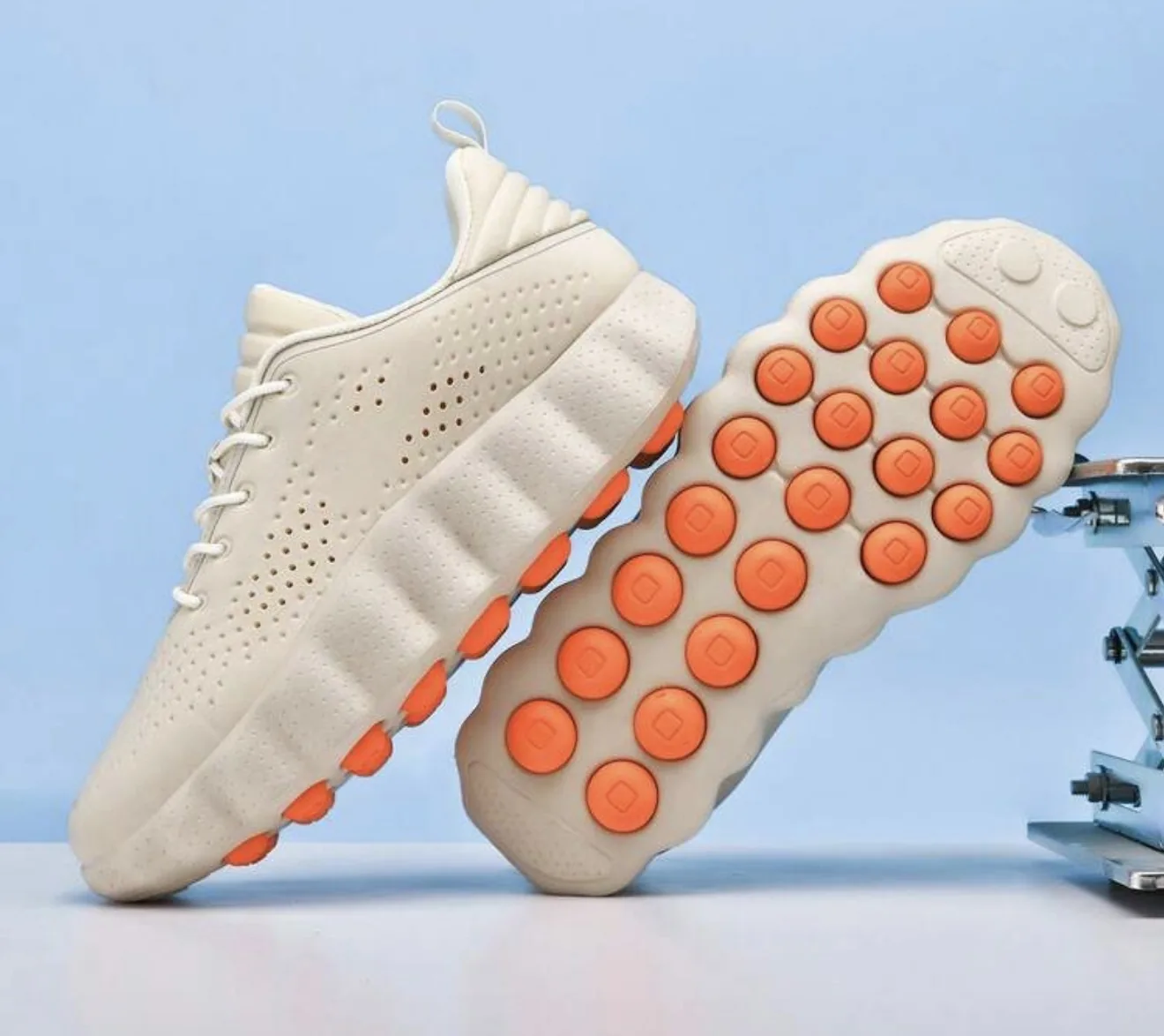Chaussures de sport à technologie de massage par détection de mouvement du pied