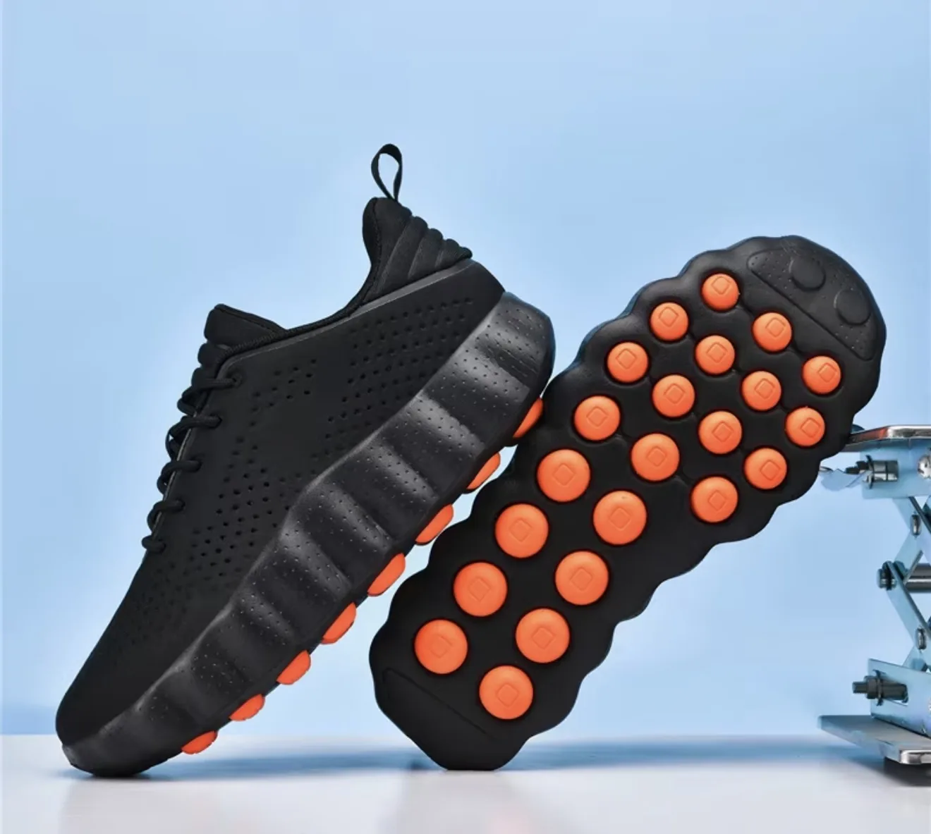 Chaussures de sport à technologie de massage par détection de mouvement du pied
