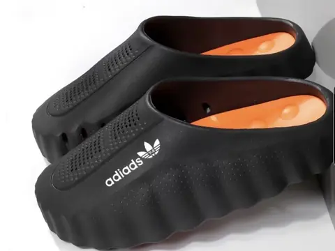 Sandales futuristes Nike Mind 001